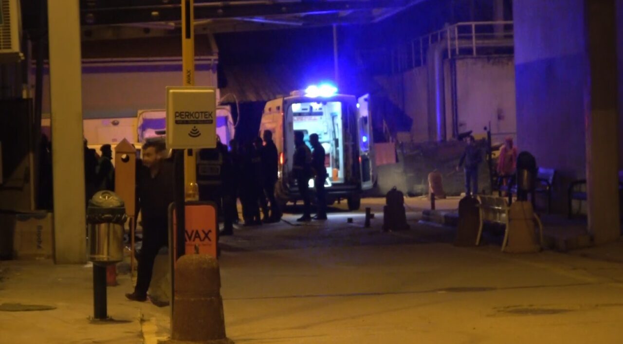 Çankırı'da izinsiz tezgah açmak isteyen bir grup ile zabıta memurları