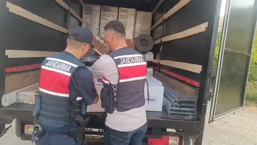 Samsun'da jandarma, M.Ö. isimli şahsın kamyonunda 555 litre kaçak etil