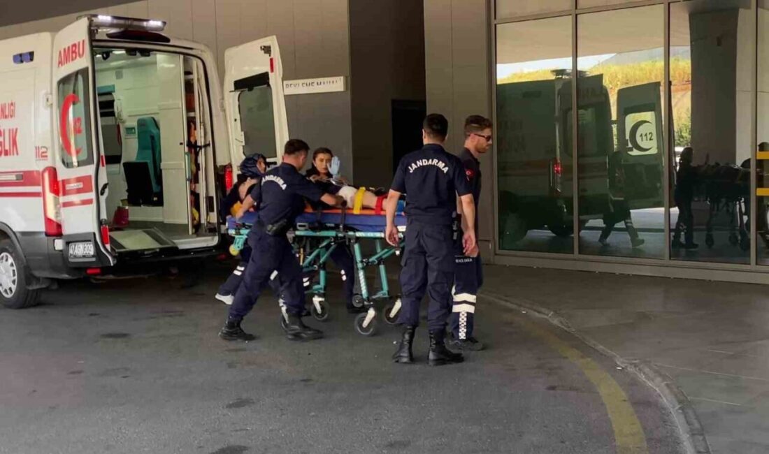 Kocaeli'nin İzmit ilçesindeki İl Göç İdaresi Müdürlüğü'nde görevli bir jandarma,