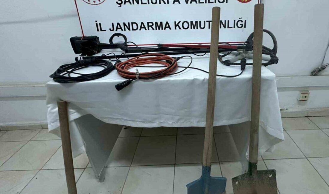 Şanlıurfa'nın Suruç ilçesinde define aramak için kazı yapan E.Ş., M.Ş.,