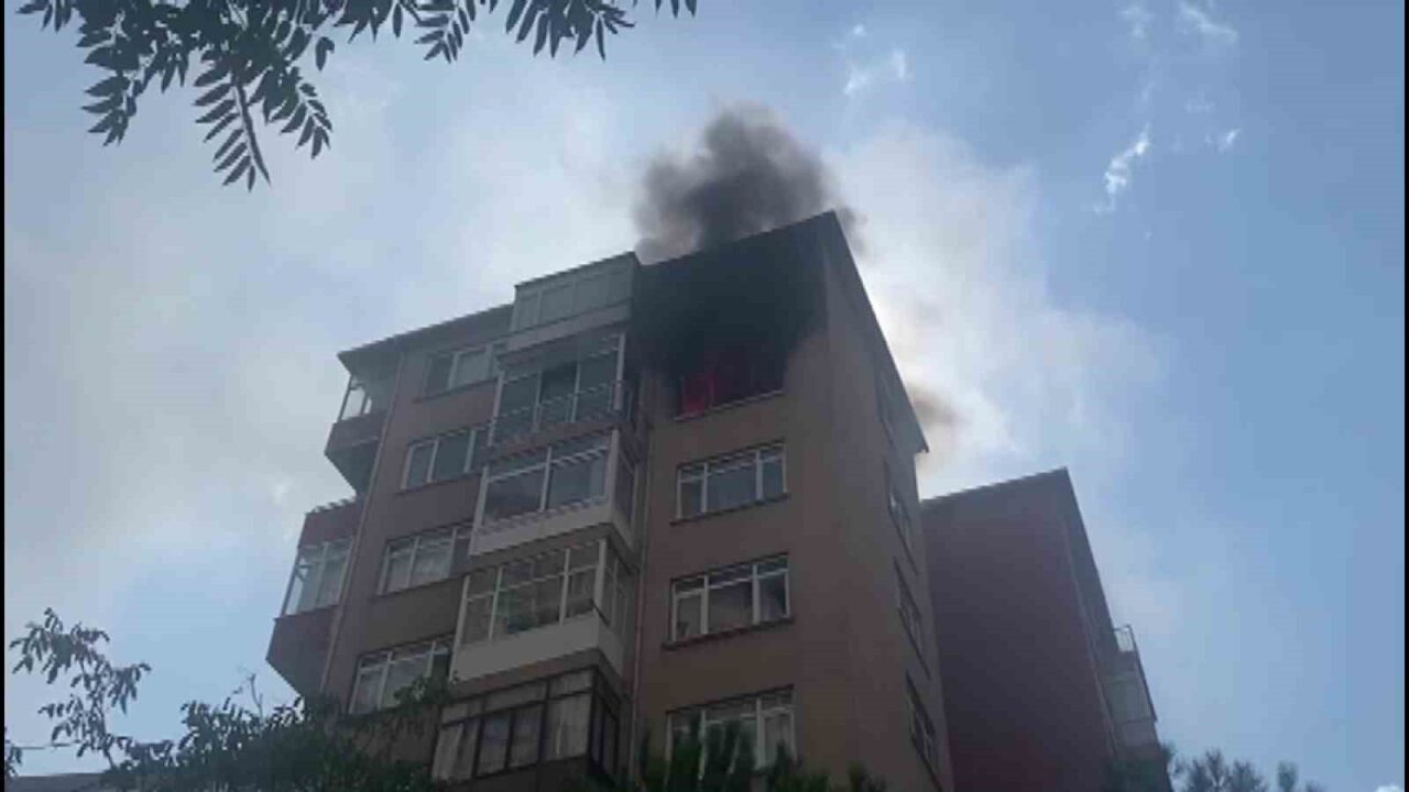 Kadıköy Bostancı Mahallesi'nde 11 katlı bir binanın 10’uncu katında çıkan