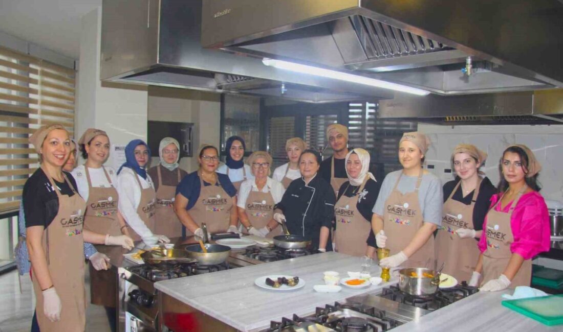 Gaziantep'te açılan yiyecek içecek kursu, kadınlara ve gençlere dünya mutfağı
