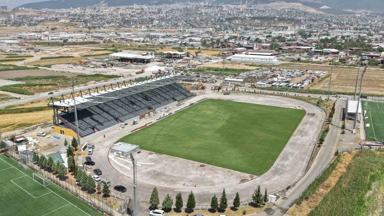 Kahramanmaraş'ta inşa edilen 4 bin kişilik yeni futbol sahası, Kahramanmaraş