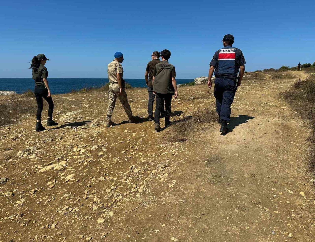 Kocaeli'nin Kandıra ilçesinde, izinsiz çadır kuranlara yönelik denetimler artırıldı. Kandıra