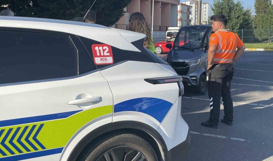 Tekirdağ'ın Kapaklı ilçesinde elektrikli bir otomobil ile scooterın çarpışması sonucu