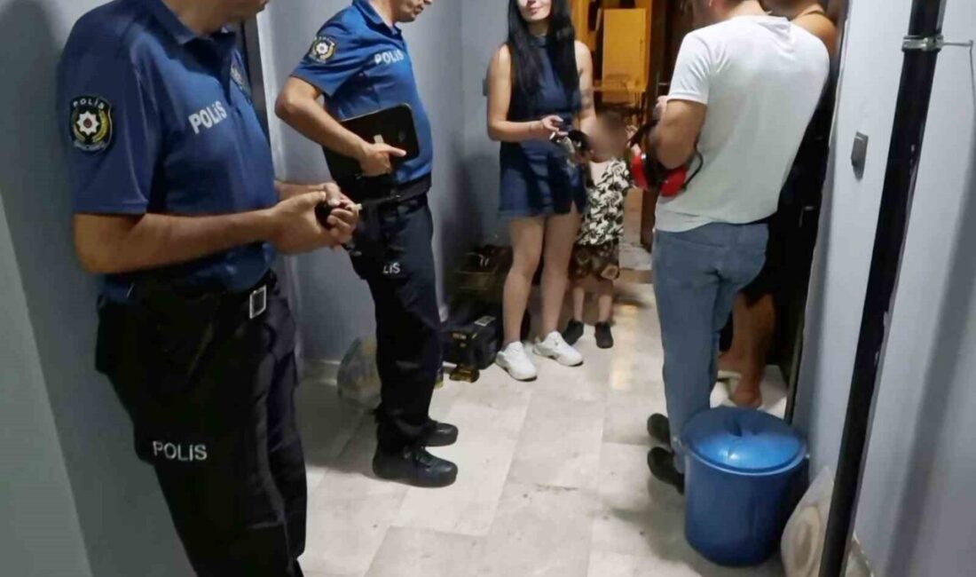 Aksaray'da E.N. (27), anahtarını kapıda unutarak dışarıda kalan alkollü bir