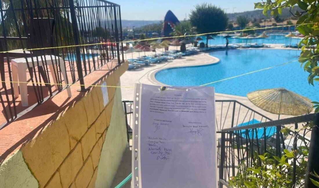 İzmir Karabağlar'da, İlçe Sağlık Müdürlüğü tarafından hijyen eksikliği nedeniyle kapatılan