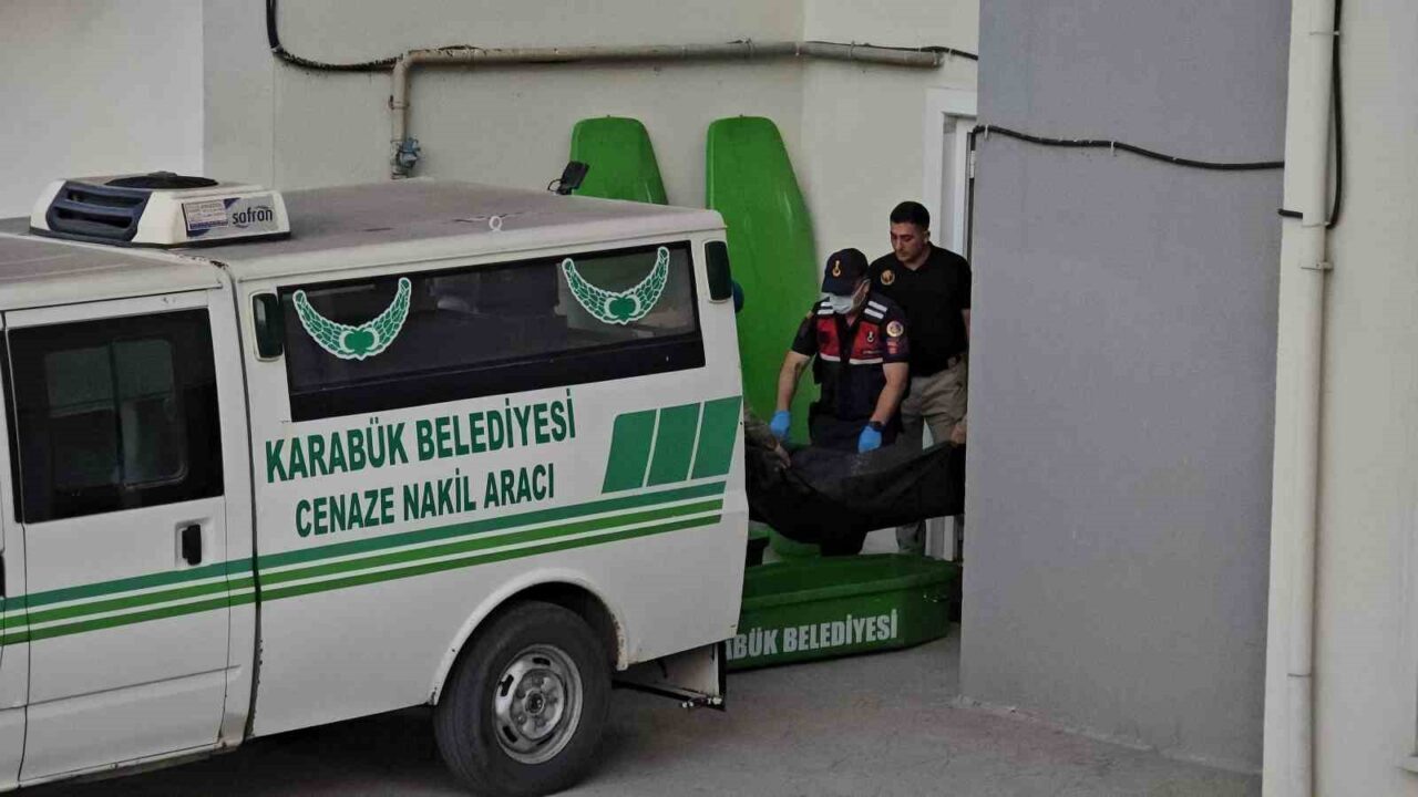 Karabük'te bir apartmanda çıkan yangında Mehmet Derya (41) ve eşi