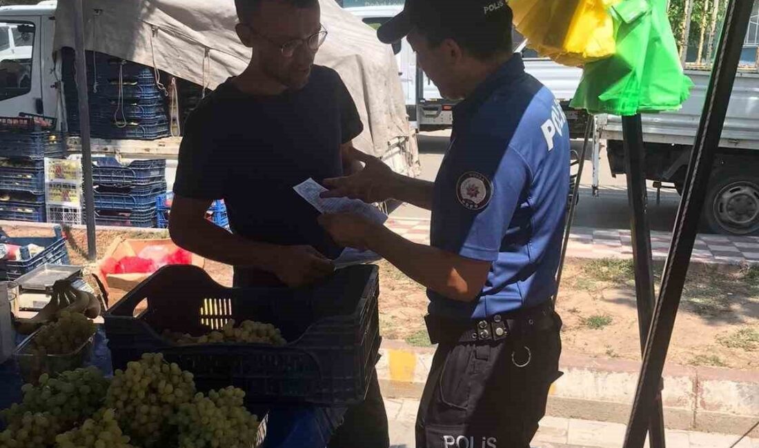 Karacabey'de Emniyet Müdürlüğü, Cuma Pazarı'nda vatandaşları dolandırıcılığa karşı uyardı. Ekipler,