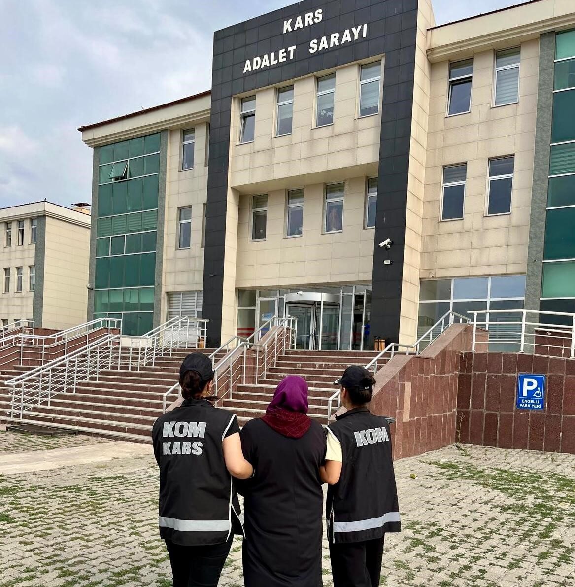 Kars’ta FETÖ/PDY üyesi olduğu kesinleşen S.K.C. (48), KOM ekiplerinin düzenlediği