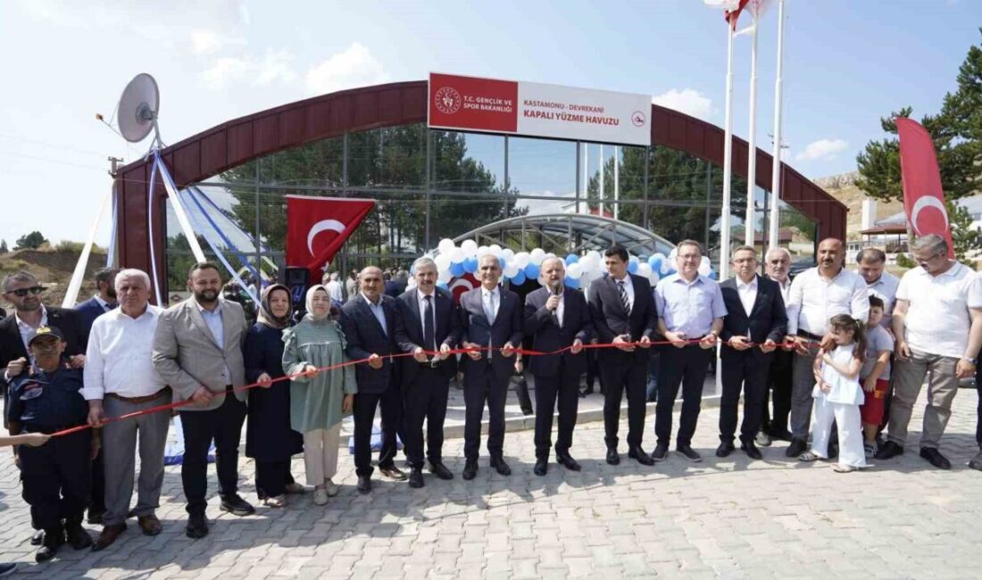 Kastamonu'nun Devrekani ilçesinde inşa edilen Kapalı Yüzme Havuzu, Vali Meftun