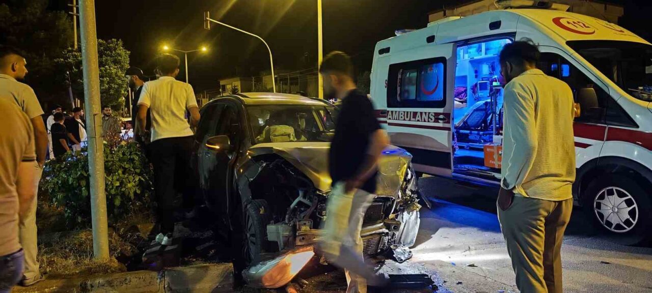 Sivas'ın Şarkışla ilçesinde kavşağa dikkatsizce giren G.Y.'nin kullandığı Suzuki ve