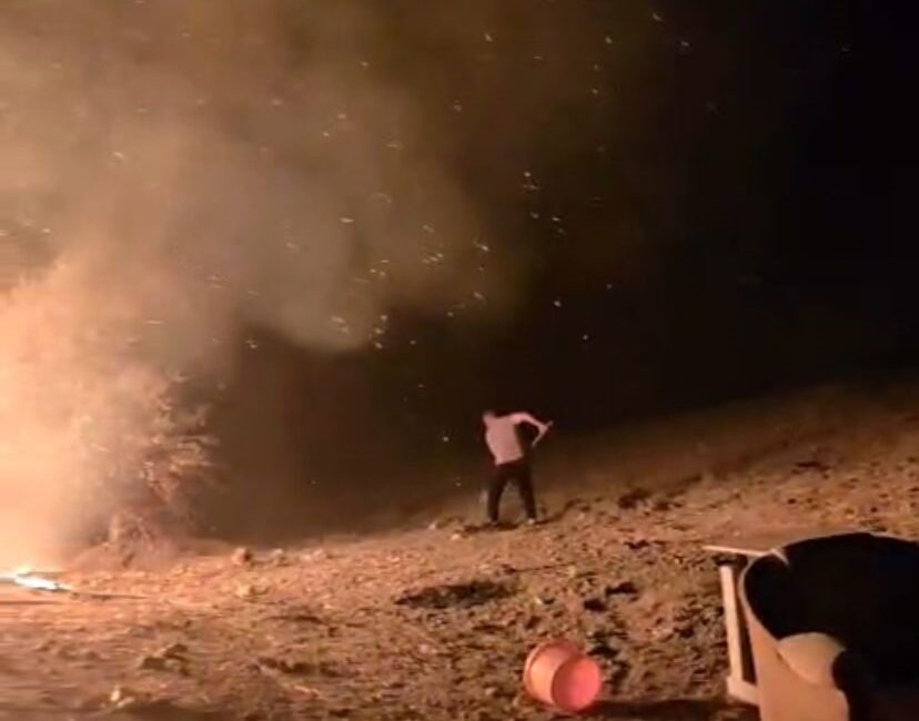 Çankırı'nın Germece köyü mevkiinde bir kavun satış tezgahında çıkan yangın,