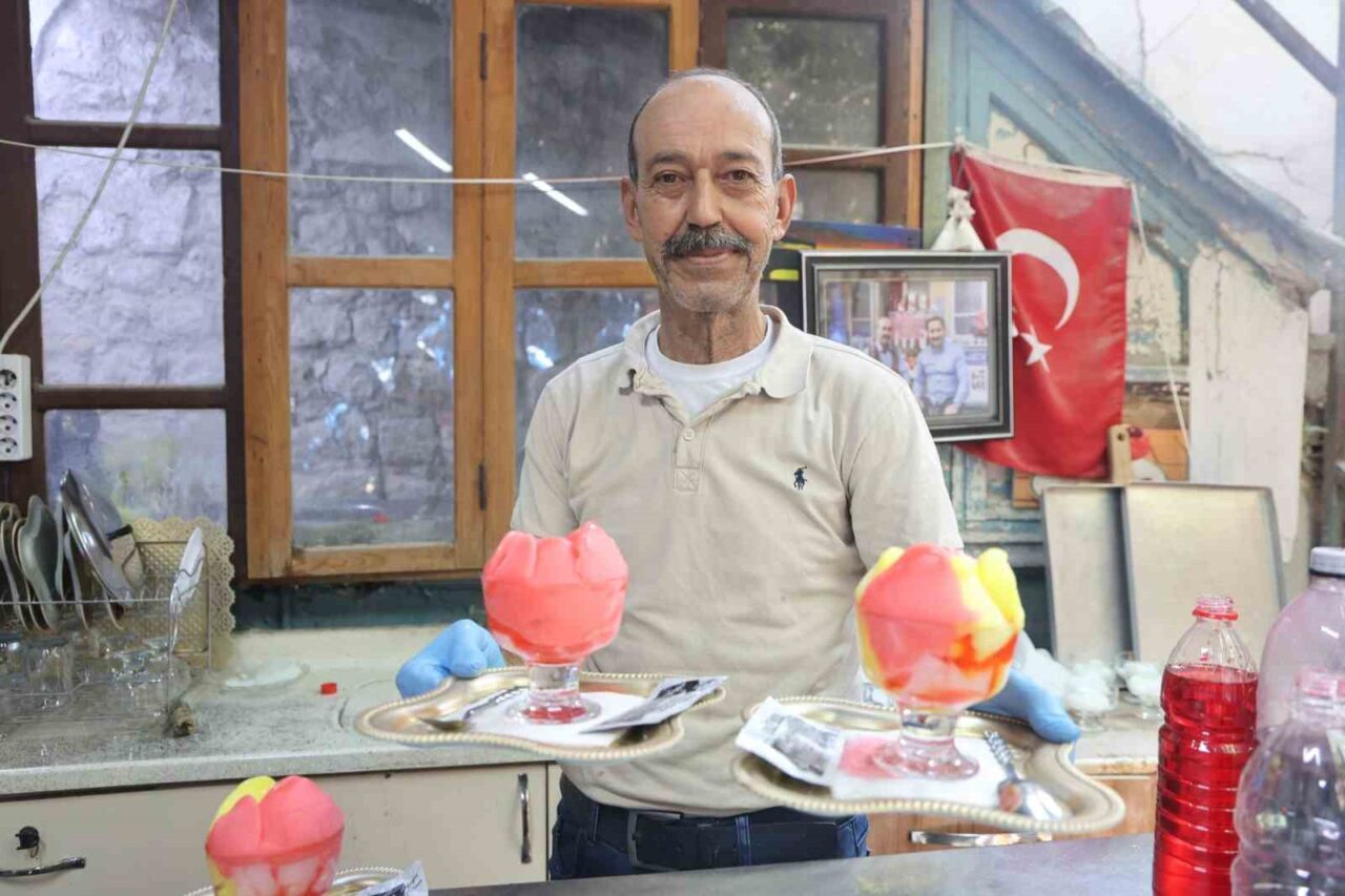 Hatay'da 45 dereceyi bulan sıcaklarda, vatandaşların favori serinletici lezzeti Haytalı