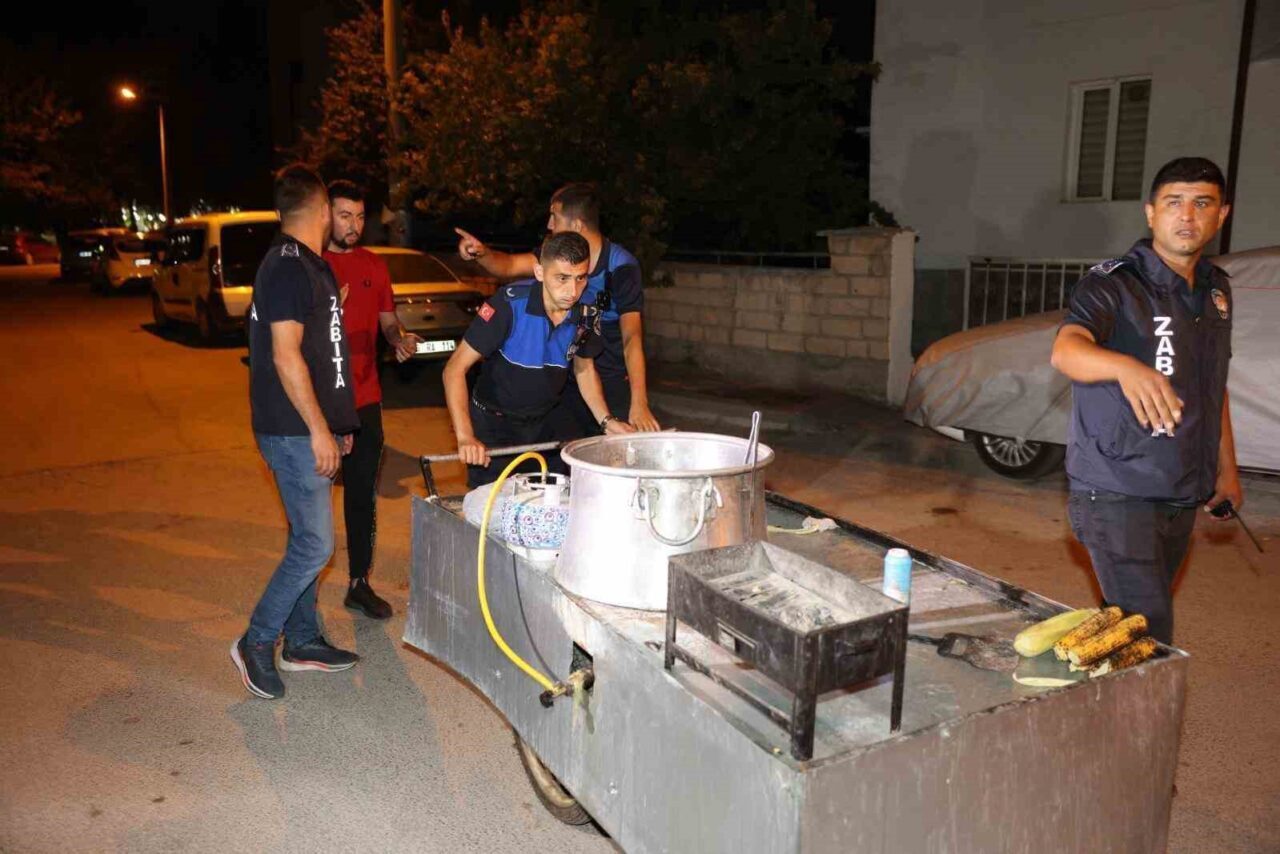 Eskişehir'de kayıtsız seyyar gıda satıcılarına yönelik polis ve zabıta denetimleri