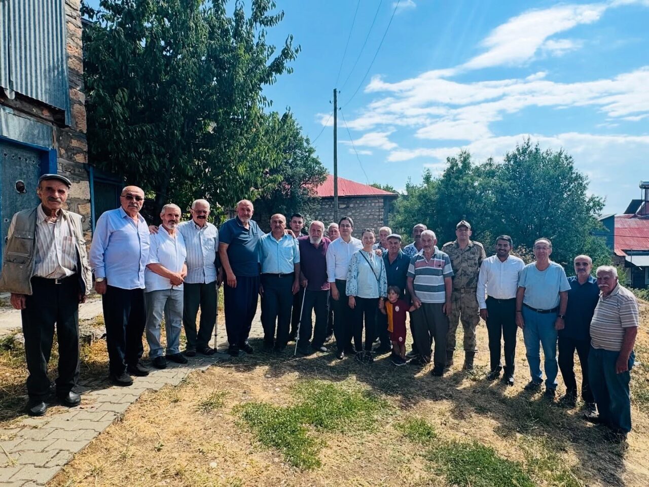 Erzincan'ın Kemaliye Kaymakamı Emirhan Arıkan, eşi Gizem Arıkan ile Boylu