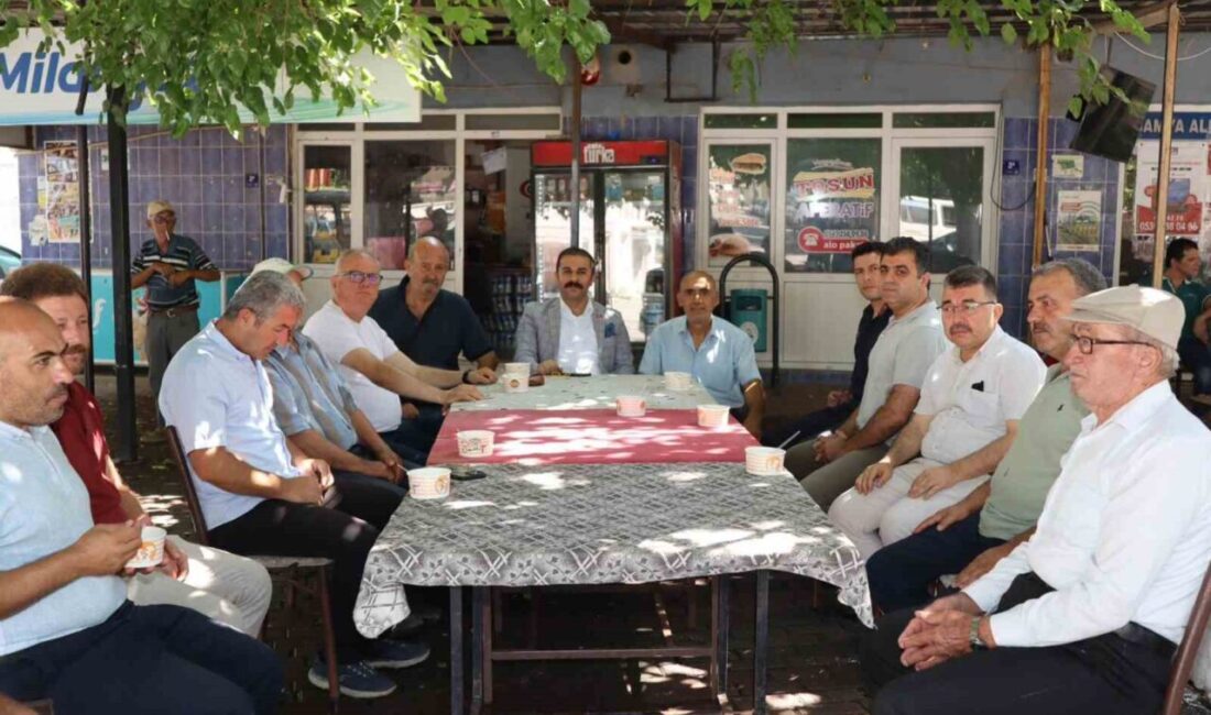 Aydın'ın Koçarlı ilçesinin Kaymakamı Ramazan Taşkın, Yeniköy Mahallesi'nde esnaf ve