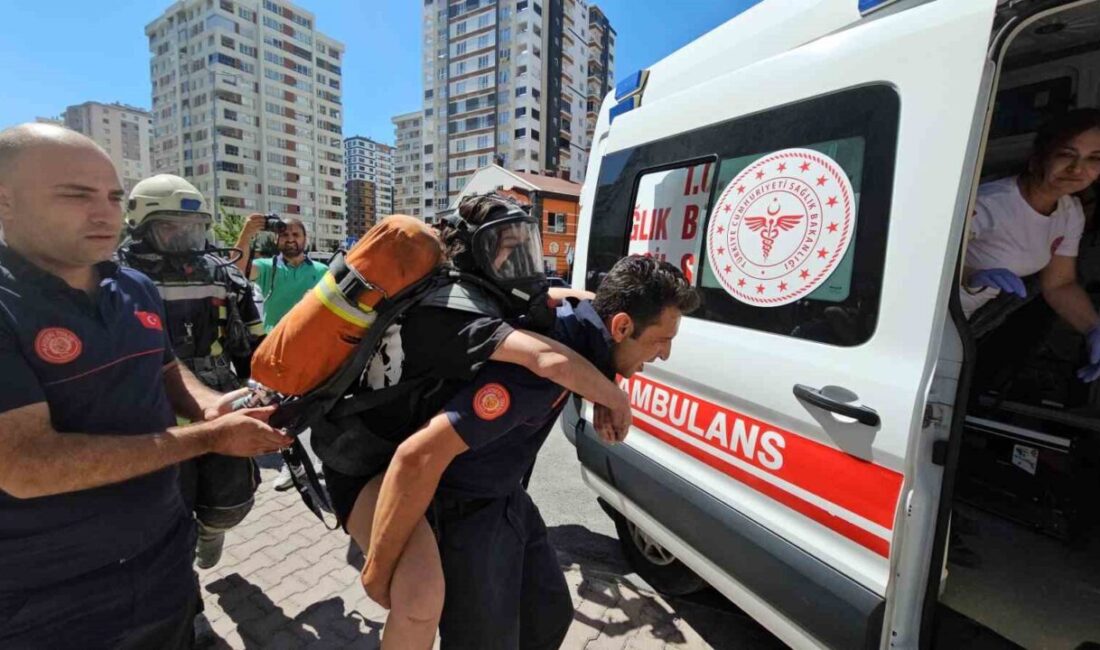 Kayseri'nin Talas ilçesindeki 14 katlı bir binanın 13'üncü katında çıkan
