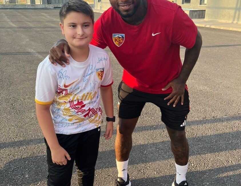 Kayserispor, transfer yasağını kaldırarak kadrosuna 8 yeni oyuncu ekledi. Abdulsamet