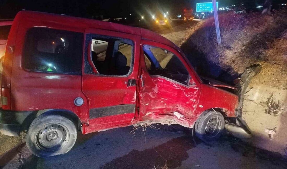 Edirne'nin Keşan ilçesinde, iki hafif ticari aracın çarpışması sonucunda Y.U.