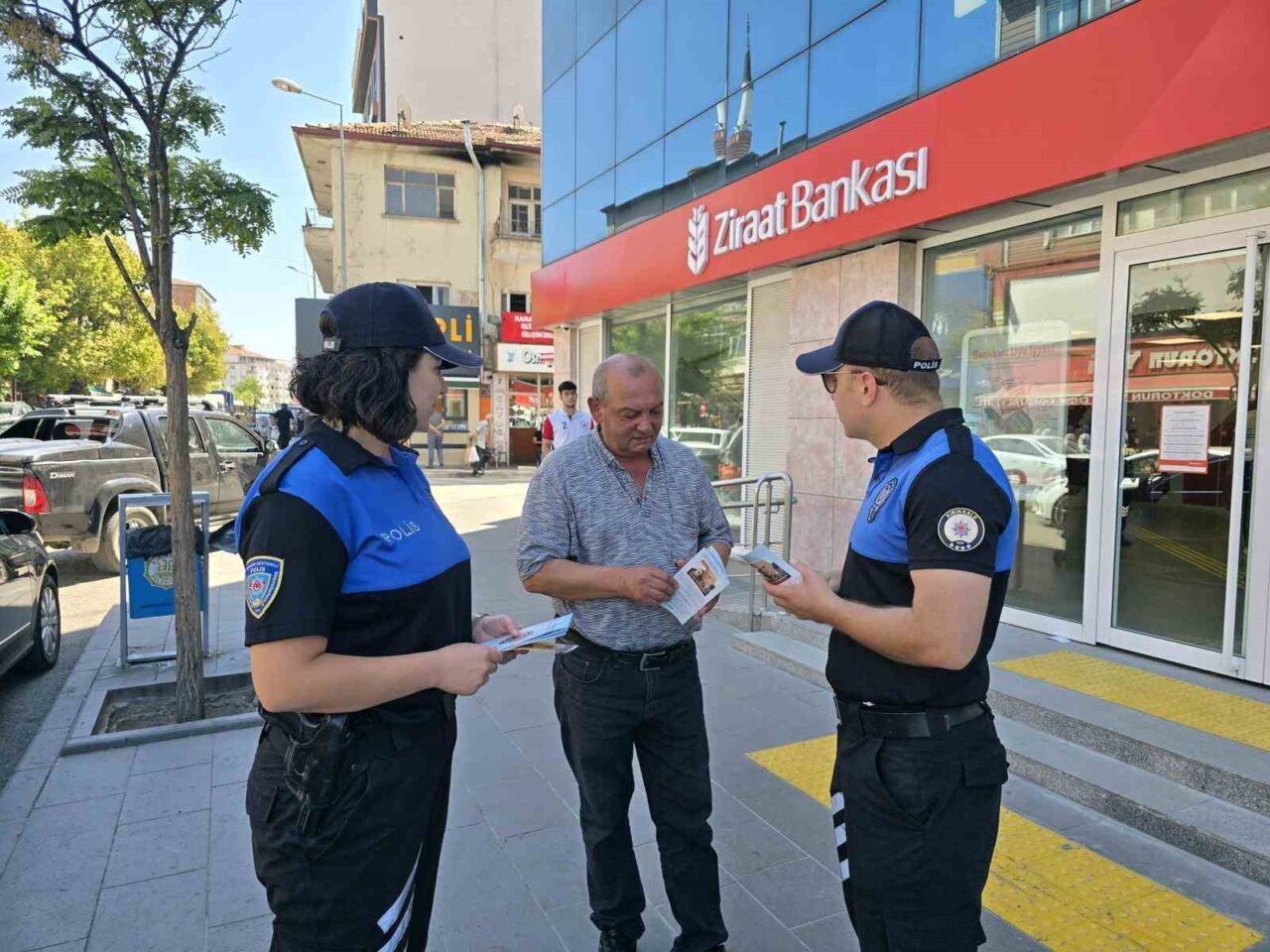 Kırıkkale'de, İl Emniyet Müdürlüğü Toplum Destekli Polislik ekipleri, Menderes Caddesi'nde