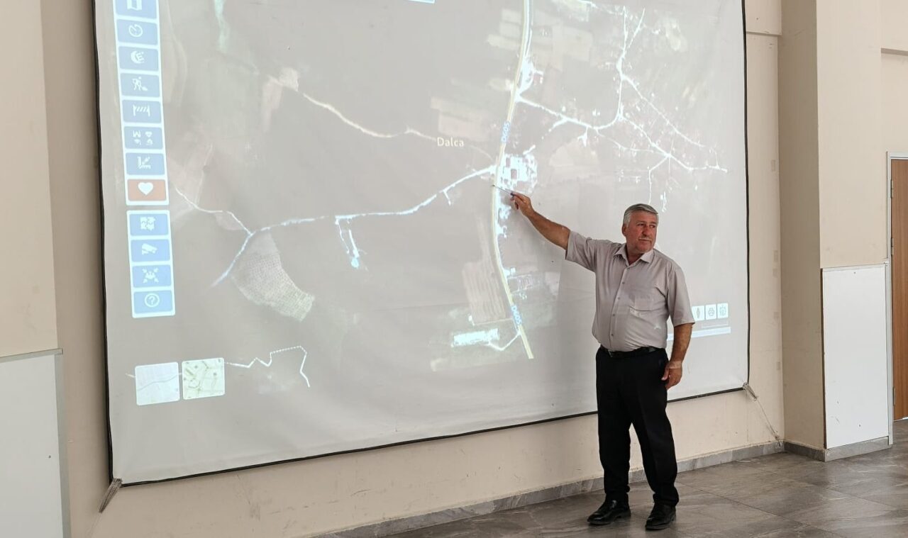 Kocaeli Büyükşehir Belediyesi Genel Sekreter Yardımcısı Numan Balaban, Kandıra'daki muhtarlara