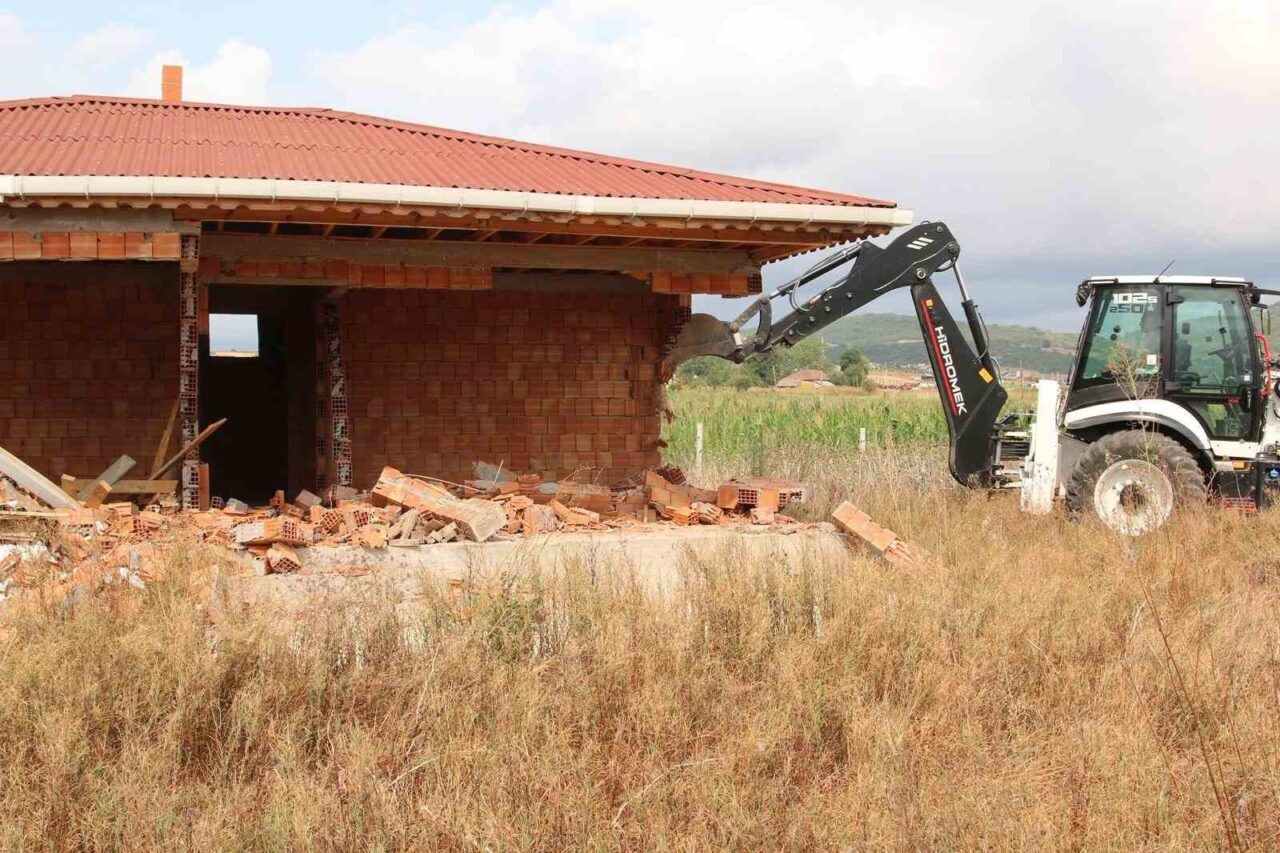 Körfez Belediyesi, ilçede kaçak yapılaşmaya karşı kararlılıkla mücadele ediyor. Yapı