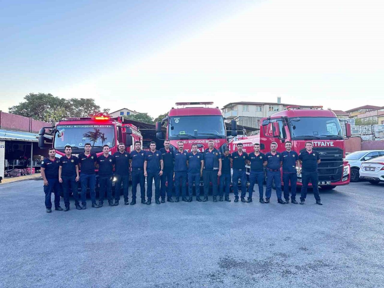 Kocaeli Büyükşehir Belediyesi, Çanakkale'deki orman yangınına müdahale için 3 araç