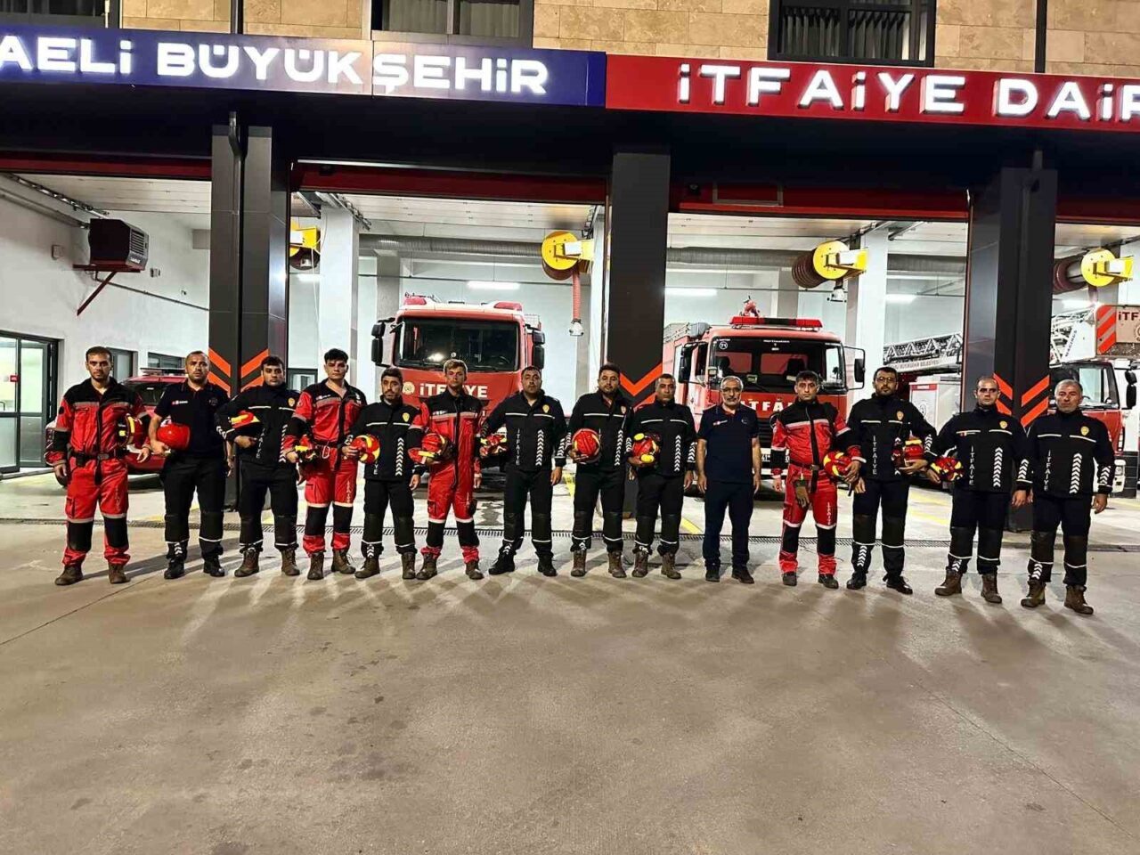 Kocaeli Büyükşehir Belediyesi, Balıkesir’deki 6.1 şiddetindeki depremin ardından Sındırgı ilçesine