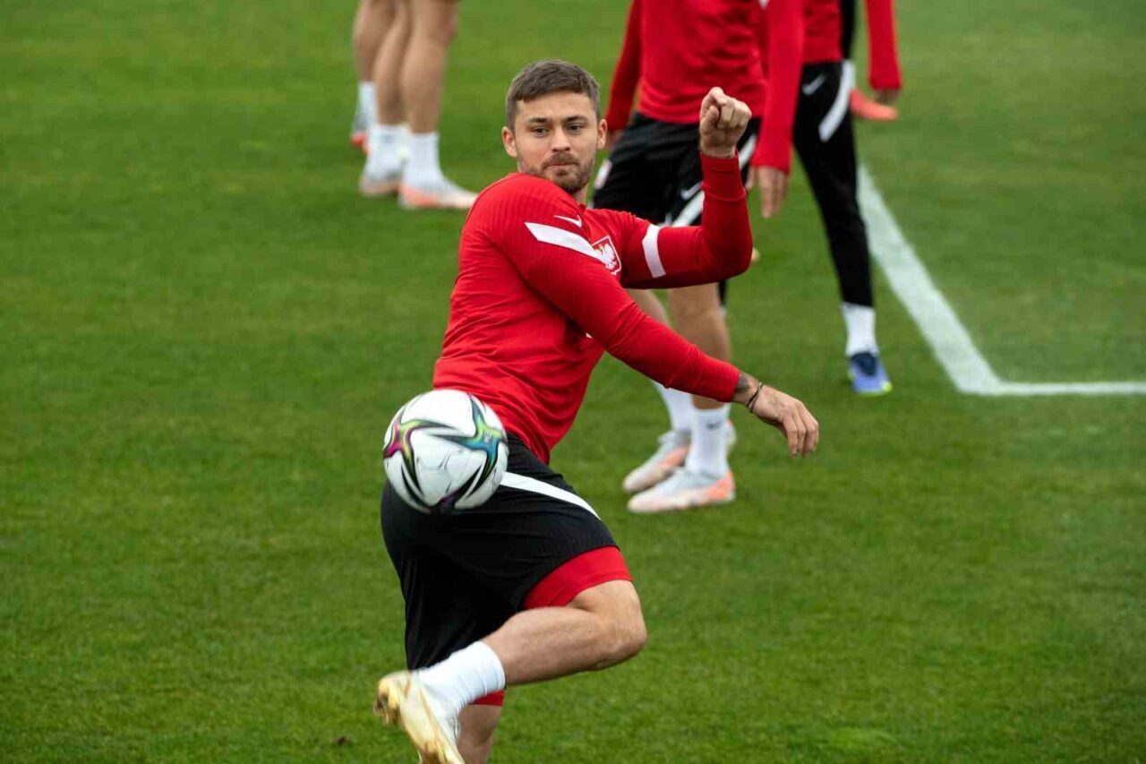 Trendyol Süper Lig temsilcisi Kocaelispor, Polonyalı orta saha oyuncusu Karol
