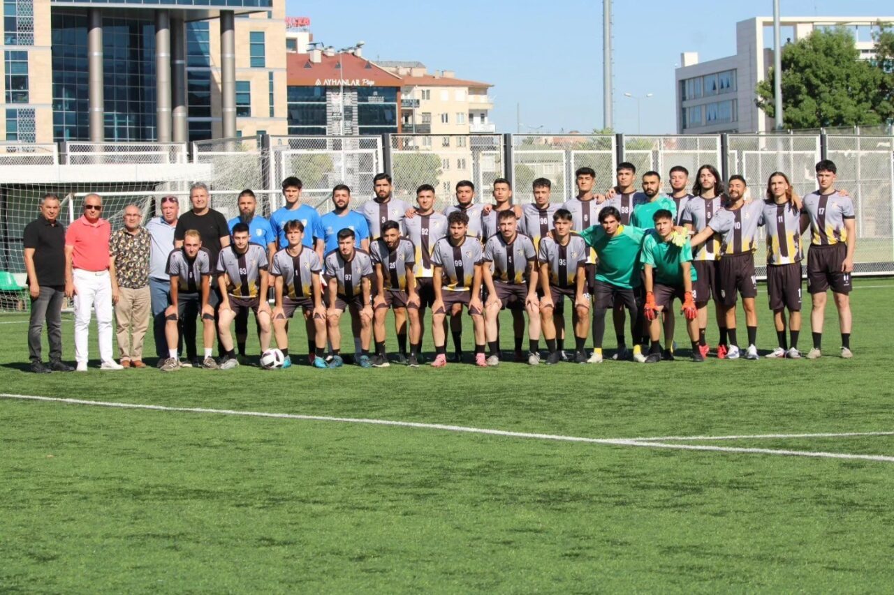 Kocasinan Şimşekspor, 2025-2026 sezonu hazırlıklarına Sümer Stadı'nda başladı. Teknik Direktör
