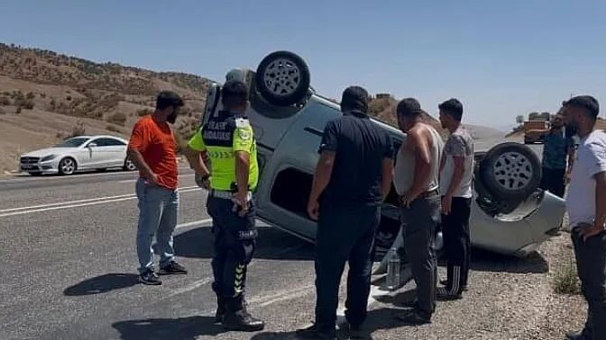 Siirt'te meydana gelen kazada, sürücüsünün direksiyon hakimiyetini kaybetmesi sonucu hafif