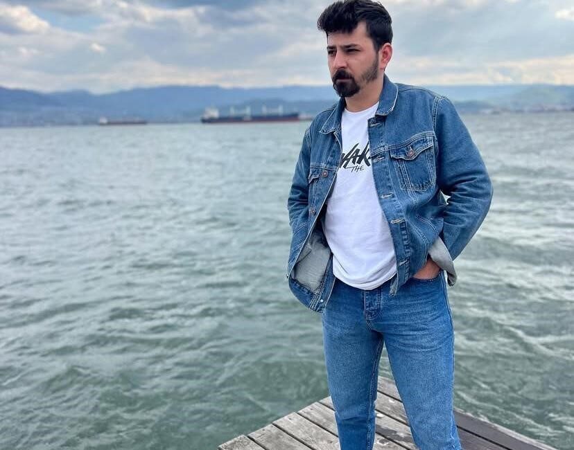 Sakarya'nın Hendek ilçesinde motosikletten düşen 25 yaşındaki Soner Köseoğlu, hastanede