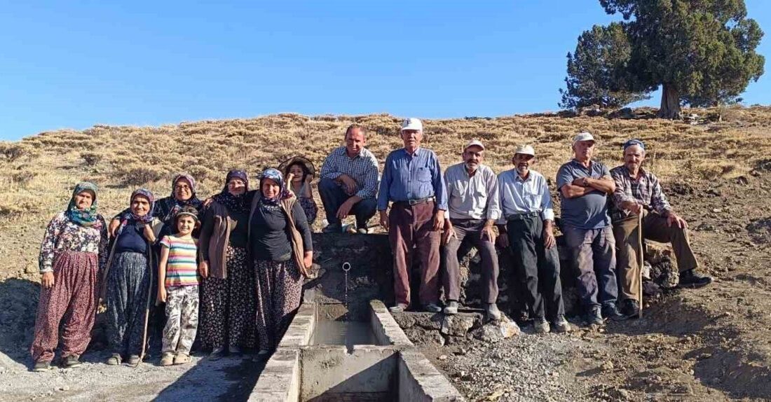 Konya'nın Hadim ilçesindeki Sarnıç Mahallesi sakinleri, topladıkları bağışlarla imece usulü