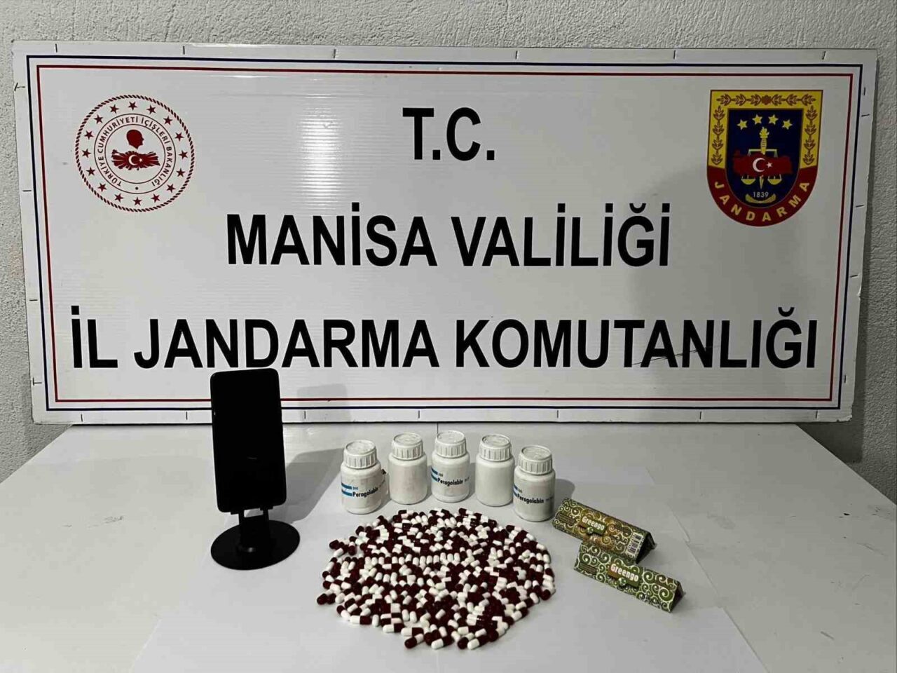 Manisa'nın Kula ilçesinde jandarma, ihbar üzerine O.Ç. (32) adlı kişinin