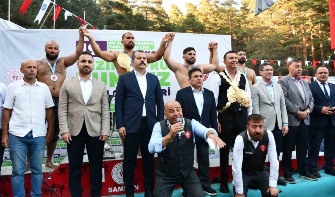 Samsun'un Vezirköprü ilçesinde bu yıl 19'uncusu düzenlenen Kunduz Yağlı Güreşleri'nde
