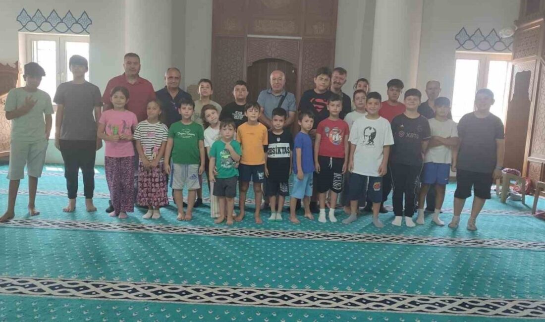 Denizli Merkezefendi'deki Hz. Ali Toki Camii'nde, yaz Kur’an kursundaki 35