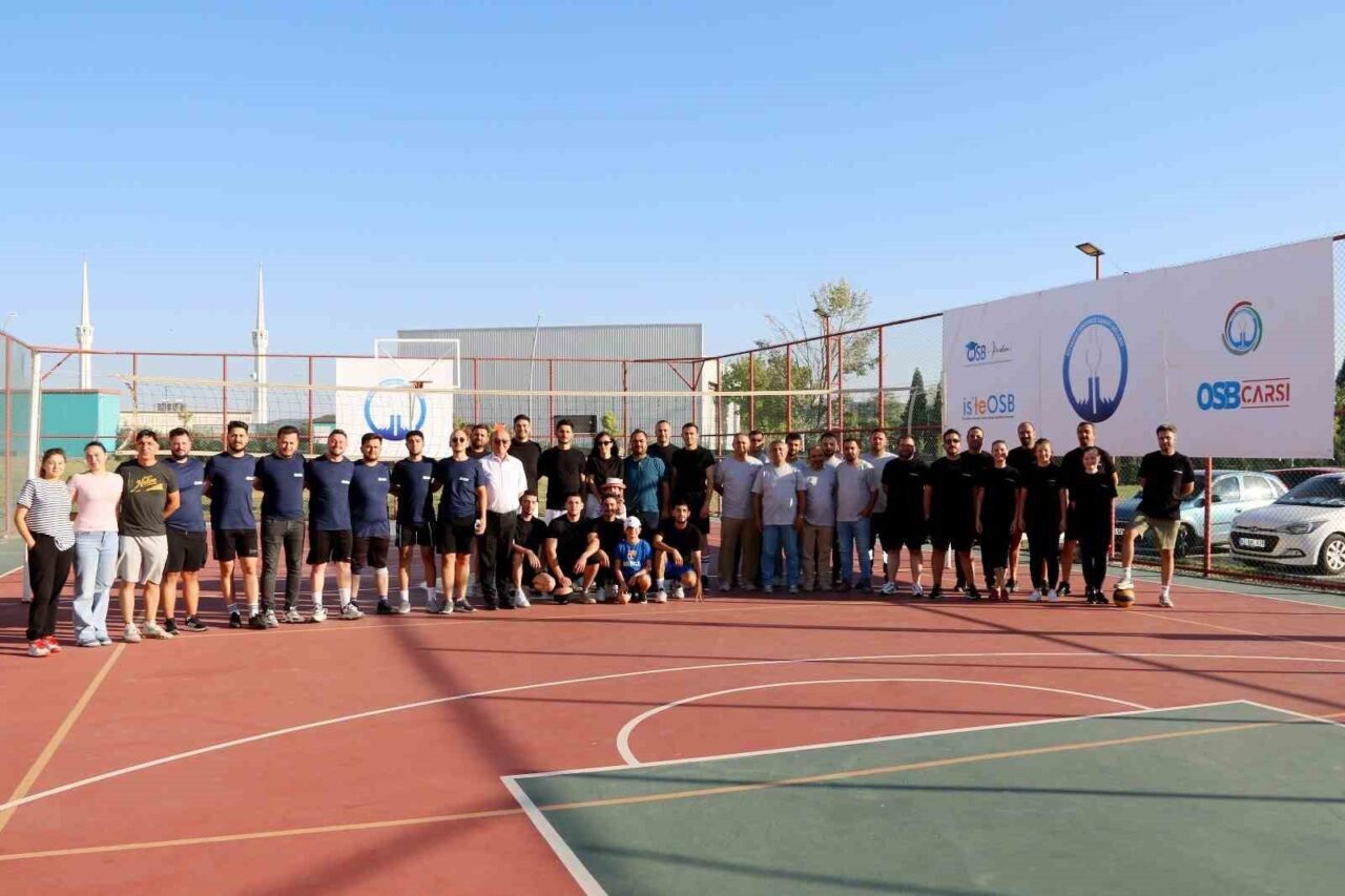 Kütahya Organize Sanayi Bölgesi'nde düzenlenen Voleybol Turnuvası, Keramika Takımı'nın şampiyonluğuyla