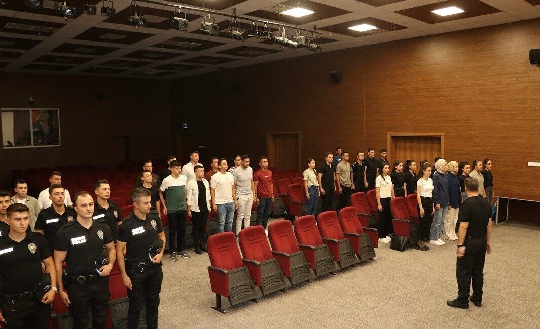 Kütahya'da, yeni mezun polis memurlarına yönelik oryantasyon ve farkındalık eğitimi