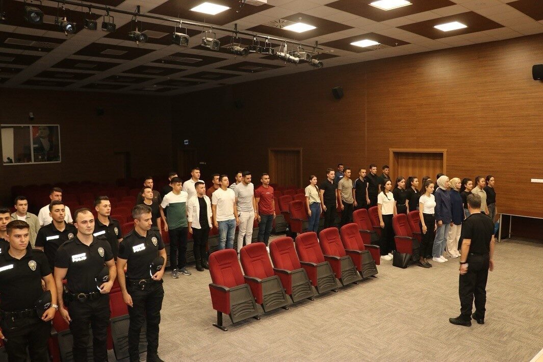 Kütahya'da, yeni mezun polis memurlarına yönelik oryantasyon ve farkındalık eğitimi