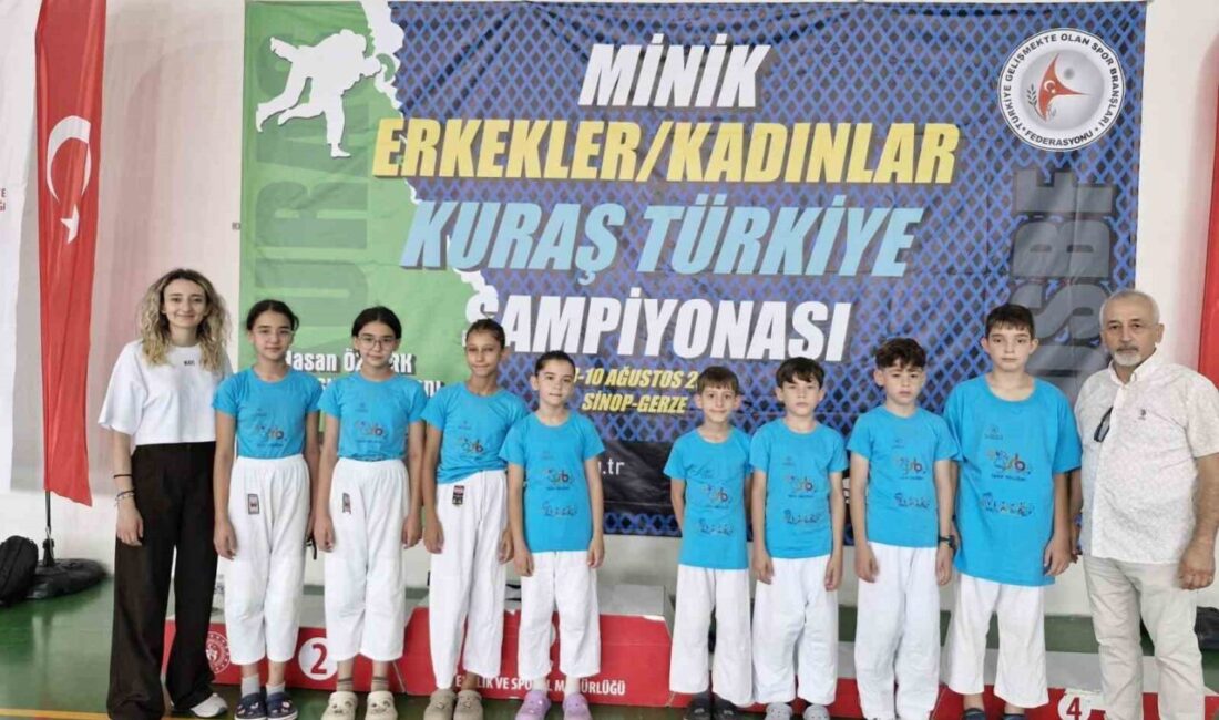 Sinop'taki Minikler Kuraş Türkiye Şampiyonası'nda Kütahyalı sporculardan Toprak Erdaş Türkiye