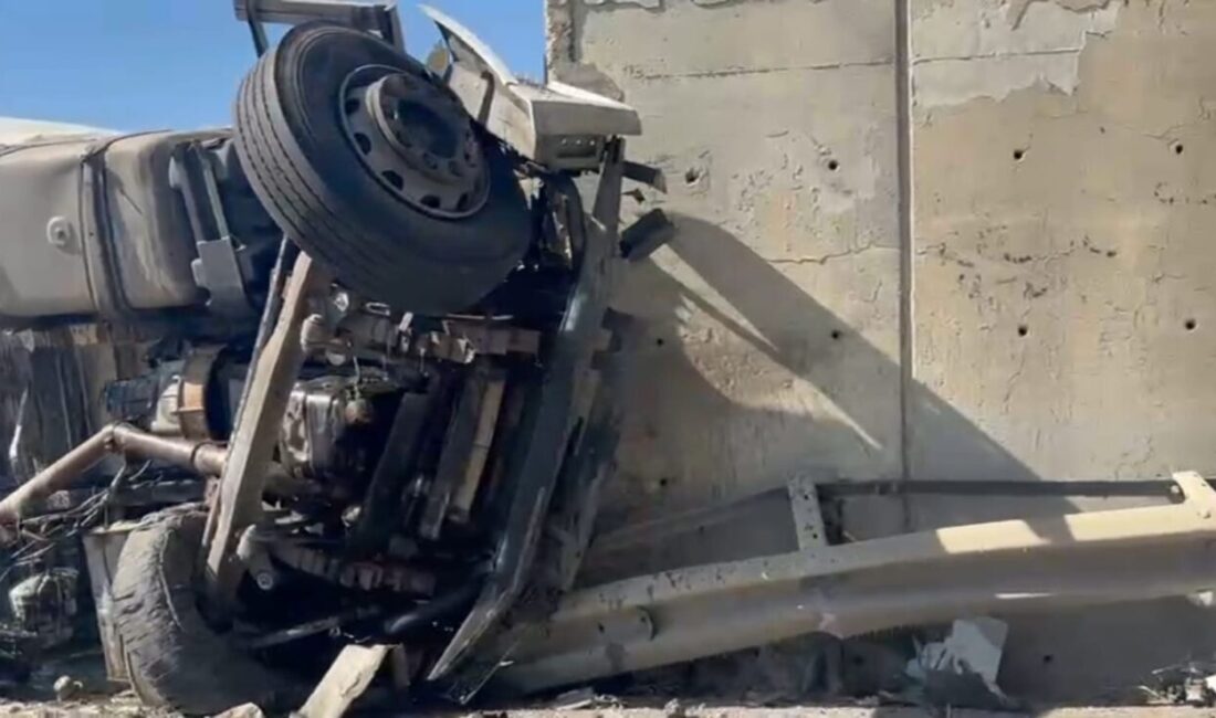 Bursa'nın Mustafakemalpaşa ilçesinde Aleddin Aybaş (57), freni patlayan kamyonuyla köprüye