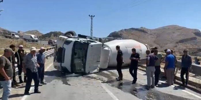 Malatya'nın Hekimhan ilçesinde bir beton mikserinin devrilmesi sonucu E.A. adlı
