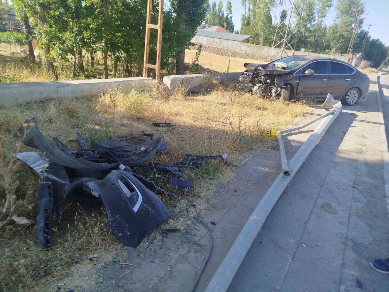 Muş'un Malazgirt ilçesinde Sami Yıldırım'ın kullandığı otomobil kontrolden çıkarak bir