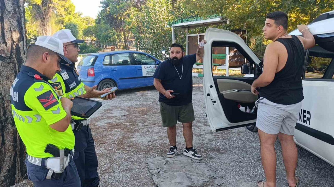 Antalya'nın Manavgat ilçesinde Jandarma Trafik Timleri, yapılan uygulamada sigortasız görünen