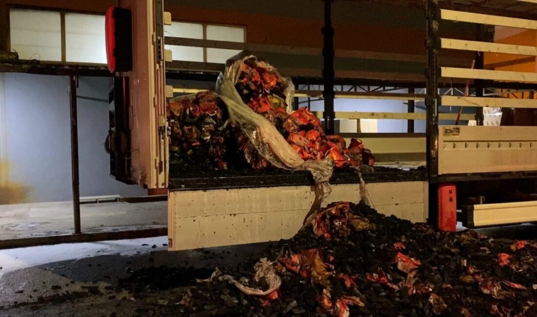 Bursa'nın İnegöl ilçesinde park halinde bulunan 24 AR 480 plakalı