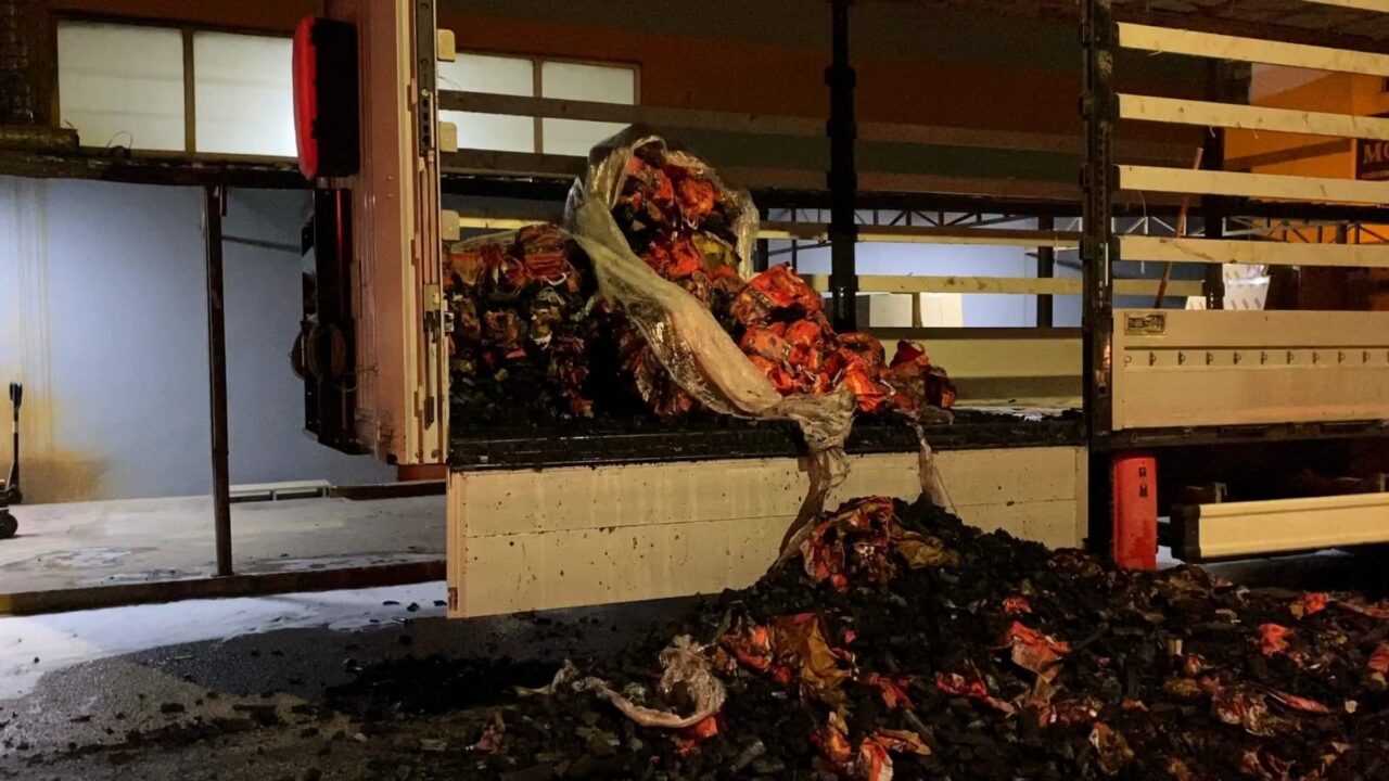 Bursa'nın İnegöl ilçesinde park halinde bulunan 24 AR 480 plakalı
