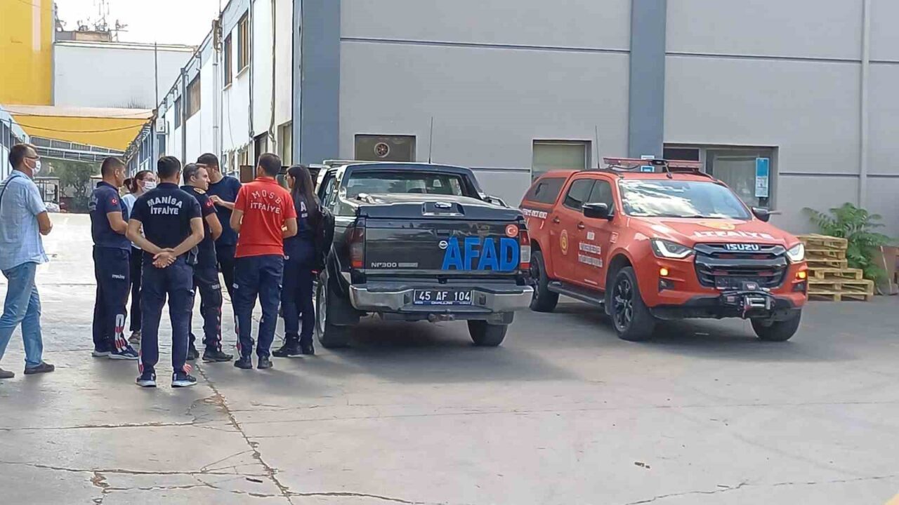 Manisa'daki bir fabrikanın kimyasal işlem sırasında oluşan buhar nedeniyle 3