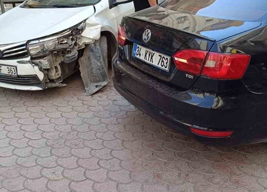 Mardin'in Kızıltepe ilçesinde, Yenimahalle'de meydana gelen zincirleme trafik kazasında üç