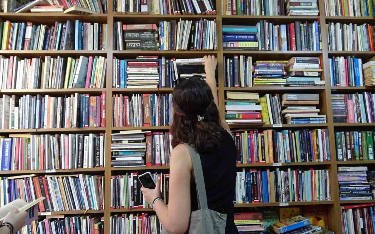 Mardin’deki sahaflar, sadece kitap satışı ile değil, aynı zamanda sayfalar